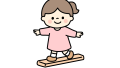 平均台を楽しむ女の子のイラスト素材の無料イラスト｜保育園・幼稚園で使える素材