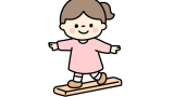 平均台を楽しむ女の子のイラスト素材の無料イラスト｜保育園・幼稚園で使える素材｜こども・園生活